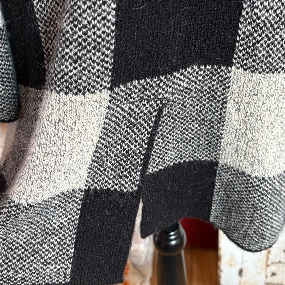 Love Tree black and gray checker block open front long line 2 pocket cardigan - Picture 10 of 16